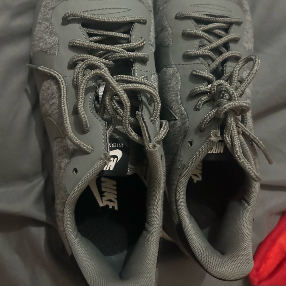 Nike Internationalist X Grey Fleece 8.5 - Picture 2 of 4